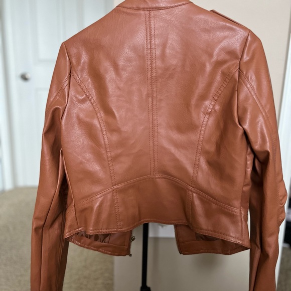 Clothes - Picture 3 of 3